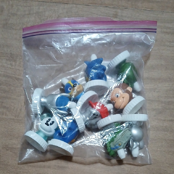 Good2Grow Collectible Figure Head Bottle Tops, Set of 10 - Picture 16 of 17